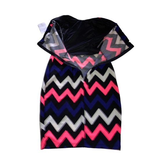 5/25$ ✨ Charlotte Russe strapless Dress - Picture 4 of 6